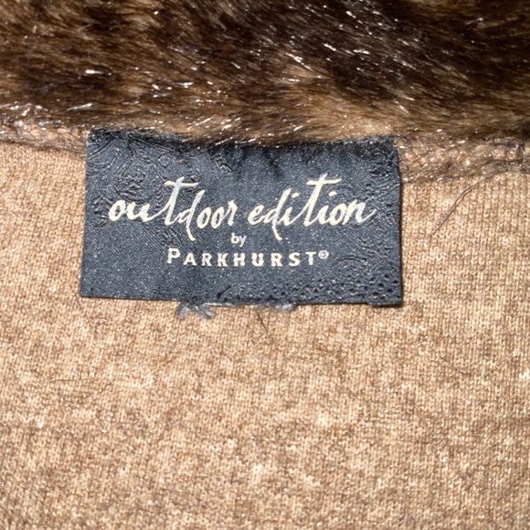 Faux Fur Vest. OUTDOOR EDITION by PARKHURST.  EXCELLENT CONDITION! Very pretty! - Picture 2 of 9